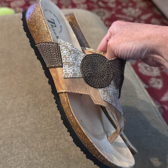 THINK! Brown Leather Birkenstock Sandals Flip Flops Size 39/8.5 (TD) - Picture 7 of 12